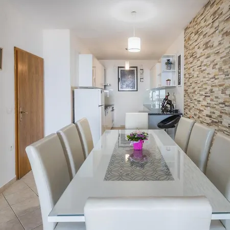 Dany - Free Parking Apartament Makarska